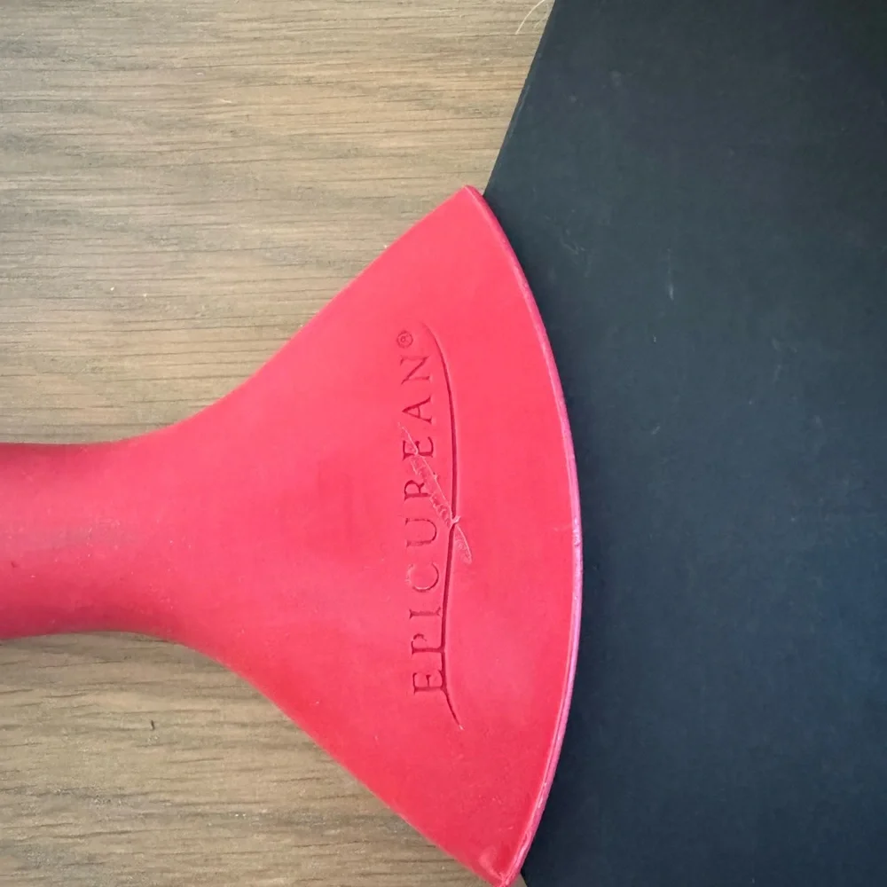 Epicurean black and red pizza peel